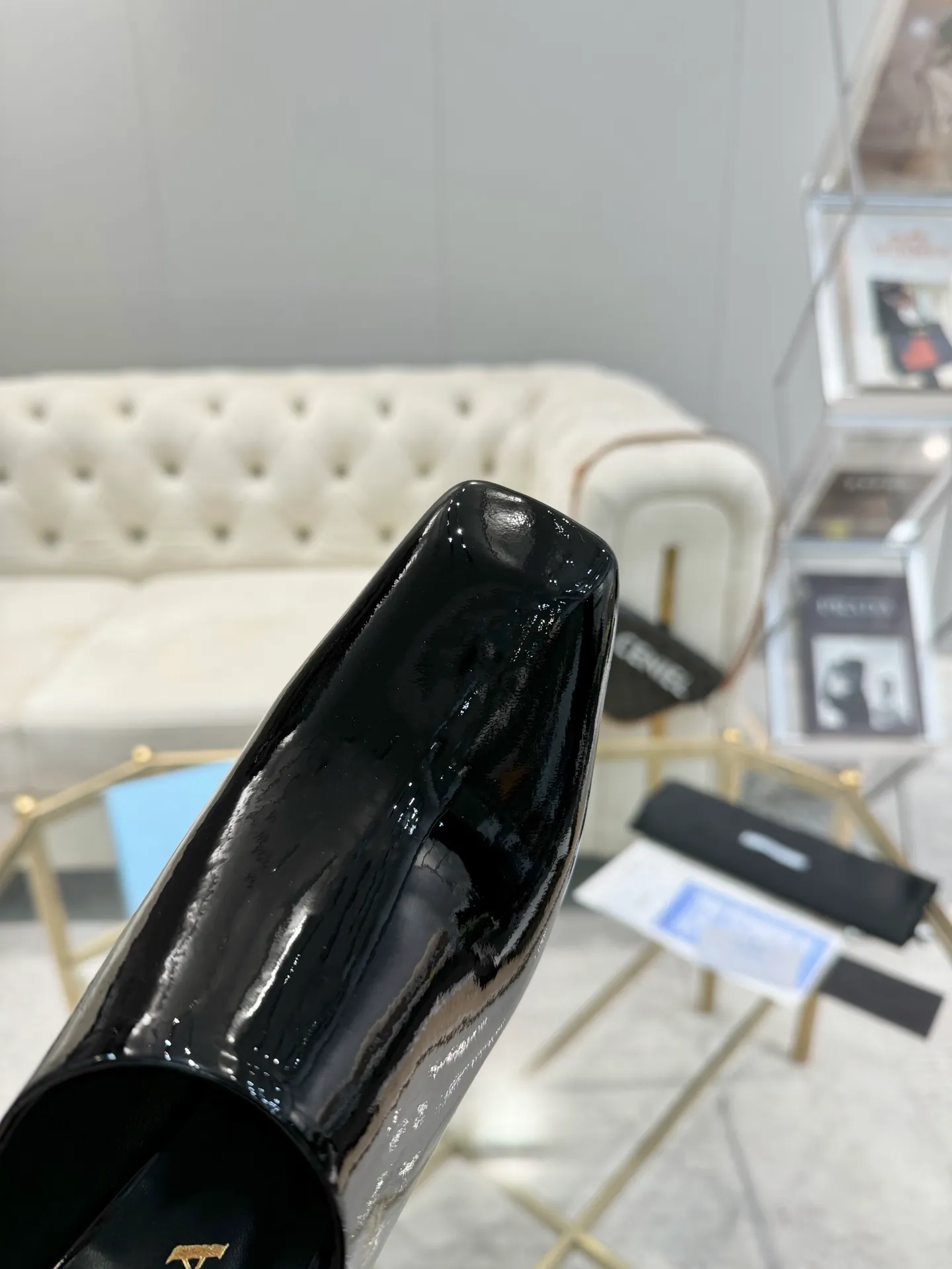 👟👟Ex-factory price 560👟👟 (imitation leather bottom-20) New arrival 👉Ready stock👈 Remove the original board and make a 1:1 replica‼ ️The highest version ✅2025Prada early spring catwalk popular style 😘The latest spring style thick heel small square toe series (leather outsole) (new 👉Ready stock👈 dismantle the original board 1:1 replica‼️ The highest version ✅2025Prada early spring catwalk catwalk popular style 😘latest spring style thick heel small square toe series Ex-factory price 480 (genuine leather outsole) 220 (simulated leather sole) A must-have for goddesses. Super beautiful on the feet. ‼ ️The upper and insole adopt the latest 3D LOGO elements. High-end 414243 Custom-made, non-returnable and non-exchangeable) Simulated leather sole) A must-have for goddesses, super beautiful on the feet ‼ ️The upper and foot pads adopt the latest 3D LOGO elements, three-dimensional and advanced‼ ️Imported original cowhide leather, soft and textured, lining + foot pads, imported sheepskin lining, breathable and comfortable, matching private model heel, heel height 8M, size 35M-39M (34 40 414243 customized, non-refundable and non-exchangeable)